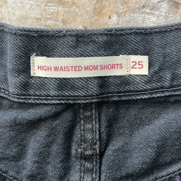 Levi’s High Waisted Mom Shorts {Black Denim} 25 - Picture 7 of 7